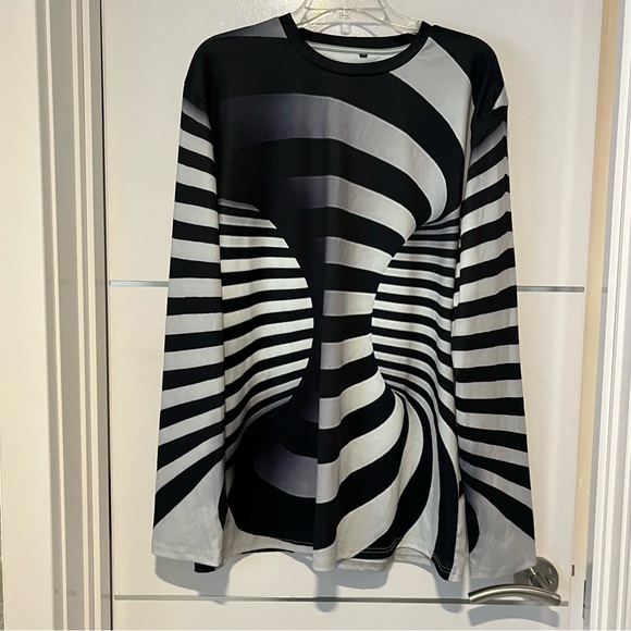 NWOT optical illusion neutral gray white black long sleeve crew neck tee shirt - Picture 3 of 5